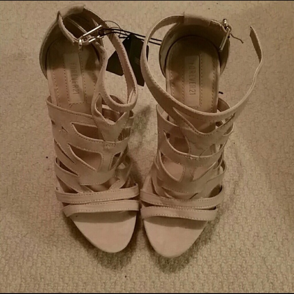 Forever 21 heels brand new without tags size 5.5